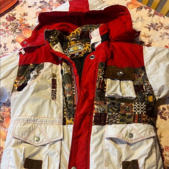 Stylish Red and White Women's Puffer Jacket - Picture 1 of 11